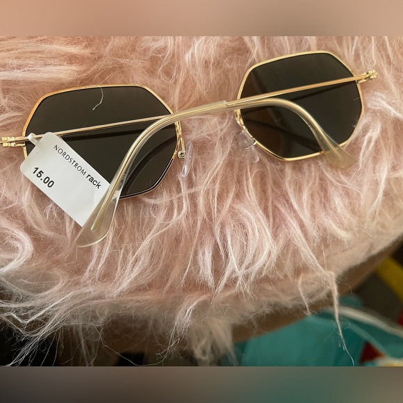 Sunglasses Nordstroms rack - Picture 2 of 2
